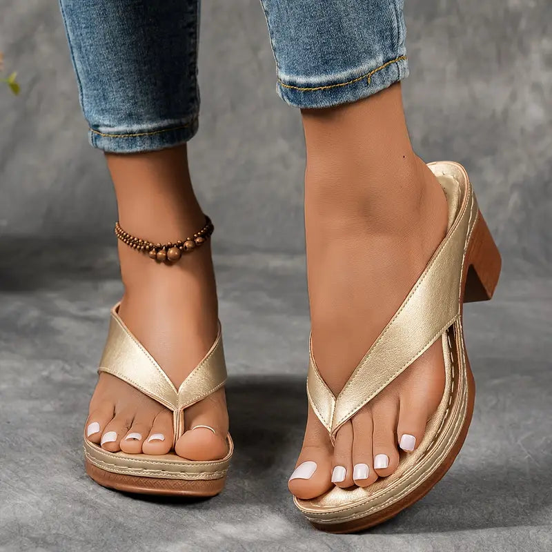 Classic Heeled Flip Flops with Block Heel and Toe Post
