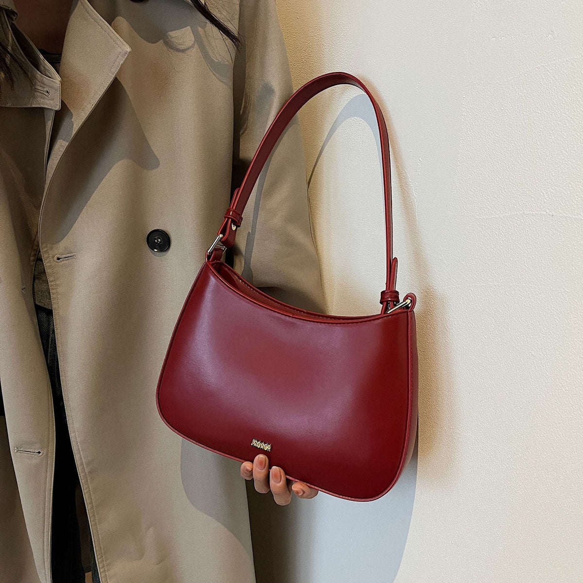 Minimalist Leather Shoulder Bag with Adjustable Strap