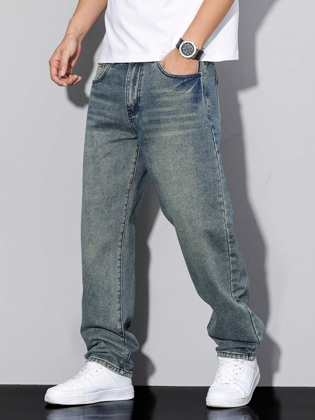 Men's Relaxed Straight Leg Jeans