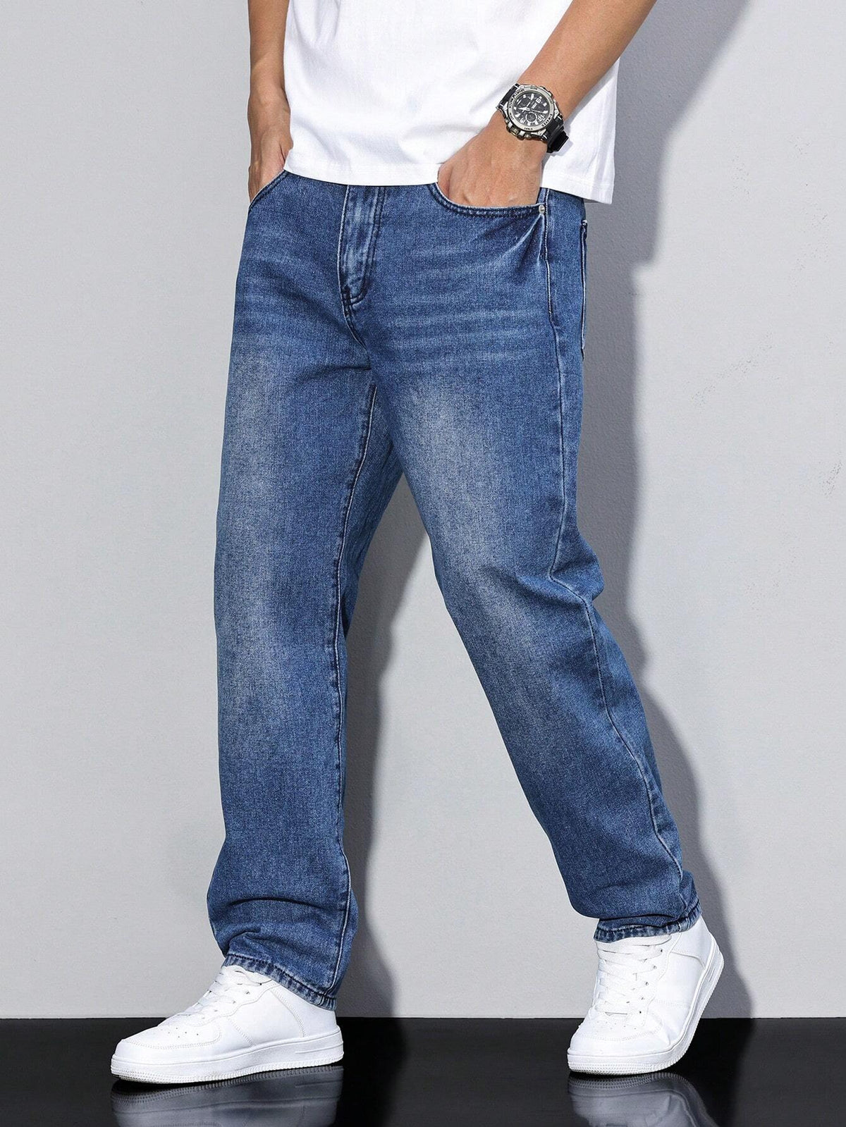 Men's Relaxed Straight Leg Jeans