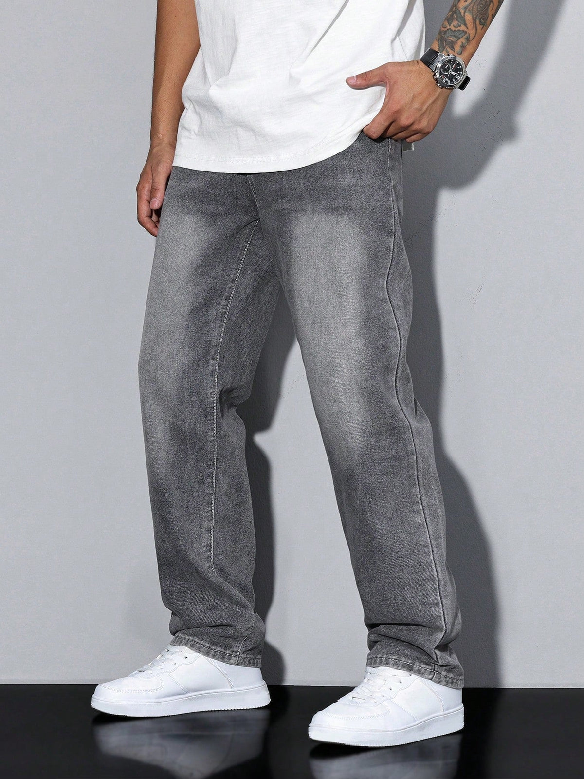 Men's Relaxed Straight Leg Jeans